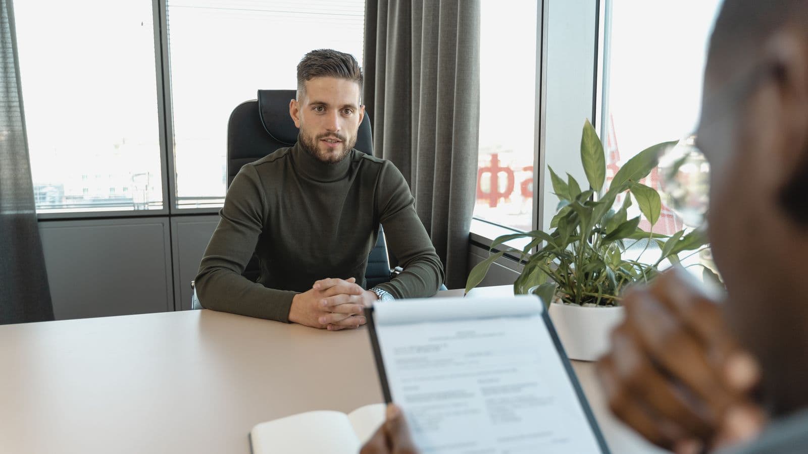 Karriereseite oder Jobbörse? Warum eine eigene Seite besser bewirbt